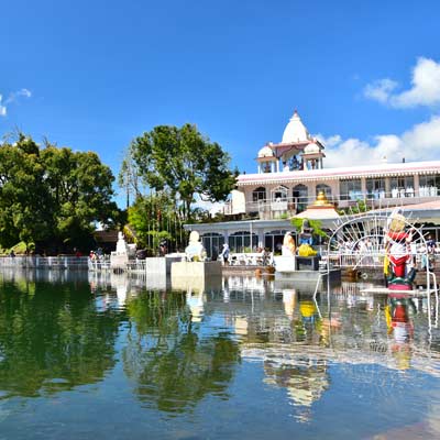 Les temples du lac de Grand Bassin